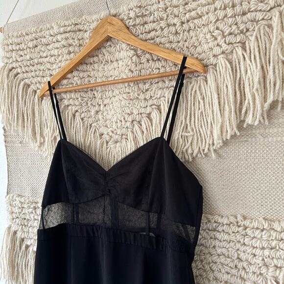 Fame & Partners Francesca Mesh Gown - Picture 2 of 9